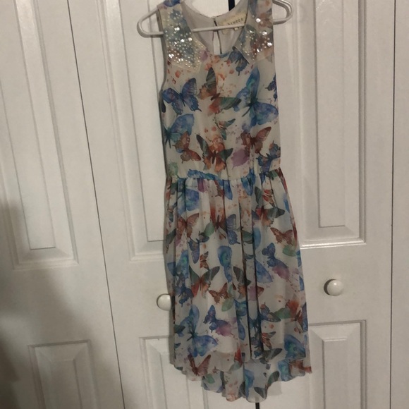 Gorgeous butterfly 🦋 dress - Picture 3 of 8